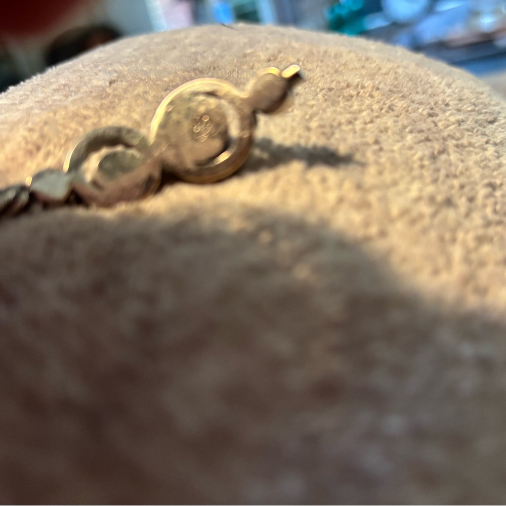 Brighton magnetized bracelet with 3 stones
GUC - Picture 2 of 3
